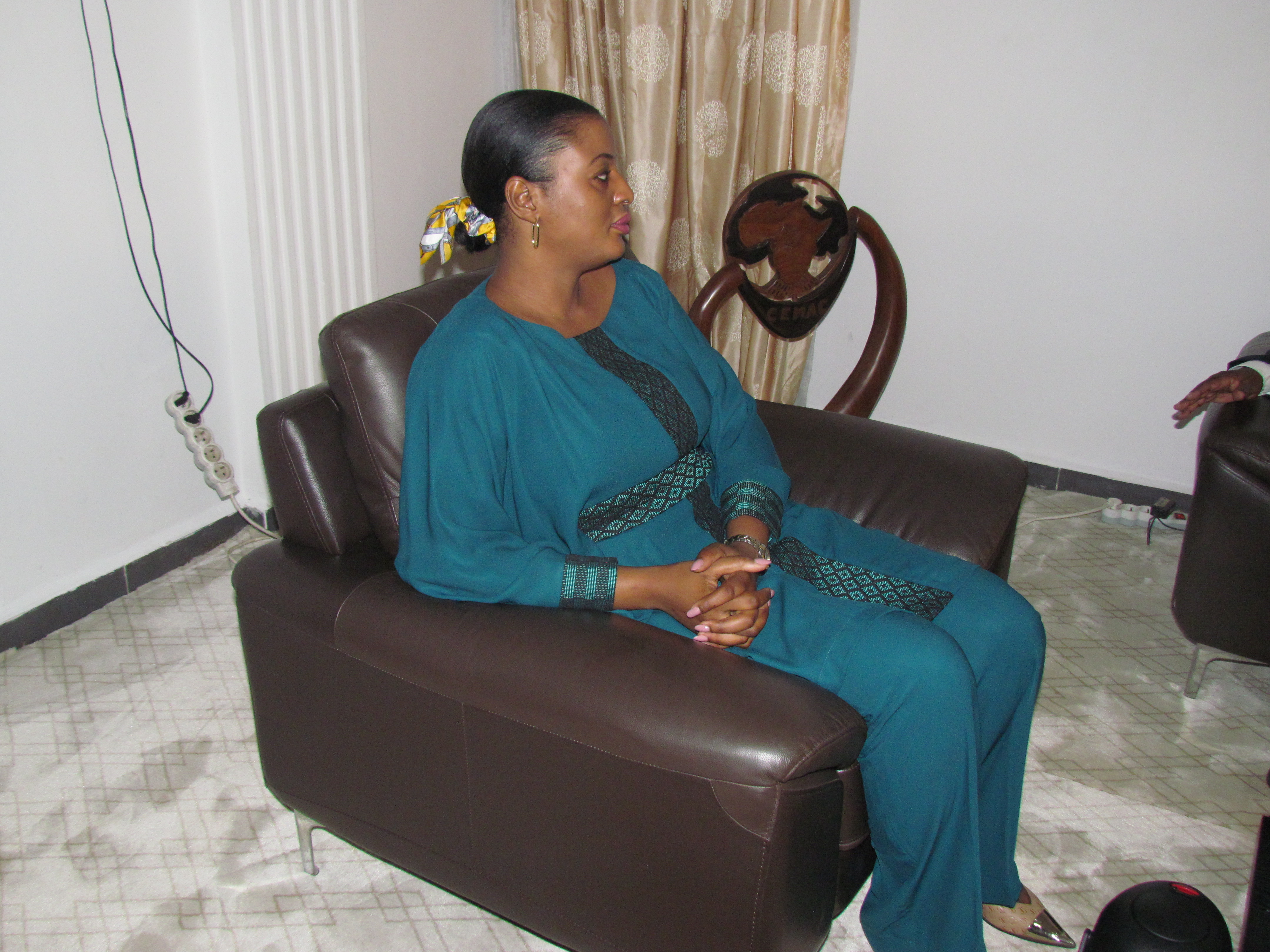 Photo passation de service entre DG sortant et entrant yde avril 2023